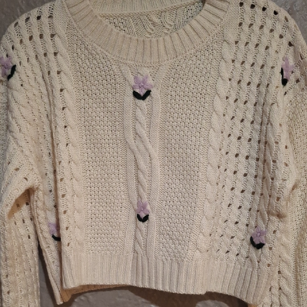 Cream Cable Knit Sweater with Floral Accents - Picture 4 of 9